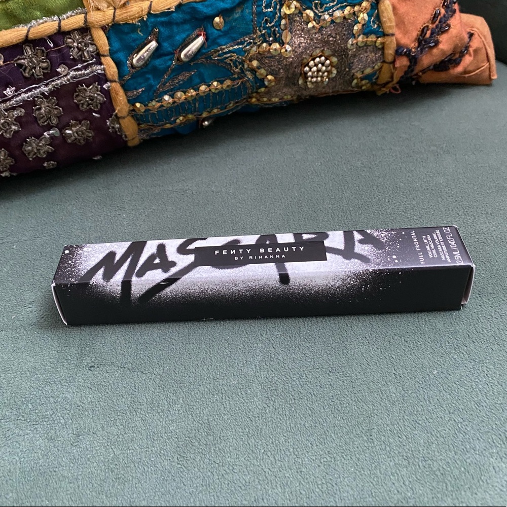 Fenty Beauty Full Frontal Volume Mascara - Picture 2 of 5